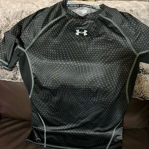 UA heat gear compression Large youth shirt